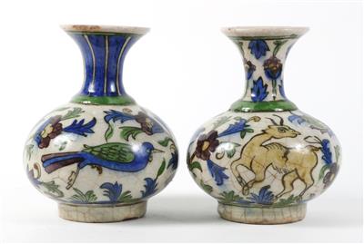 1 Paar perische Vasen, - Antiquariato
