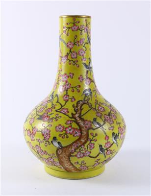 Famille rose Vase, China, unterglasurblaue Sechszeichen Marke Guangxu, 20. Jh., - Antiquitäten