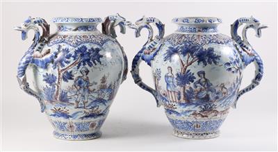 1 Paar Vasen mit Drachenhenkeln, - Antiques