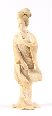 Okimono einer Dame mit Fächer, Japan, Meiji Periode - Antiquitäten