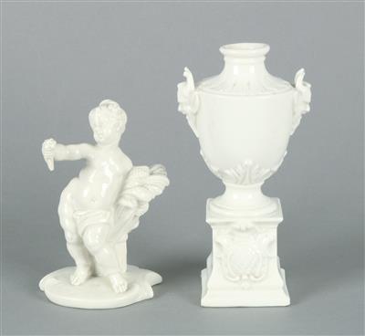 Putto als Ceres, MiniaturSockelvase, - Antiquariato