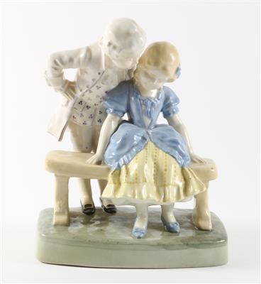 Polter, Kinderpaar in Rokokotracht, das Mädchen auf einer Bank sitzend, - Antiquitäten