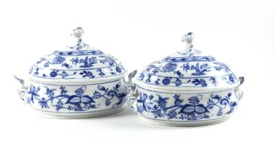 2 Zwiebelmuster Deckelterrinen, - Antiques