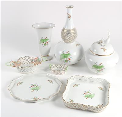 Kalebassenvase, Fußvase, 2 Tabletts, 2 ovale Henkelschälchen, 1 Bonbondose, - Antiquitäten