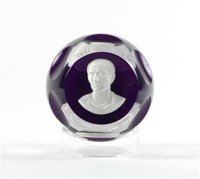 "Julius Caesar" Baccarat- Briefbeschwerer und Schrägsockel, - Antiques