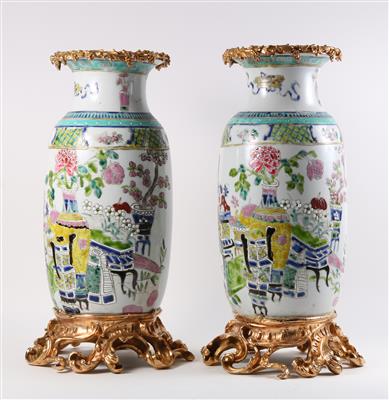 1 Paar Famille rose Vasen, - Antiquariato