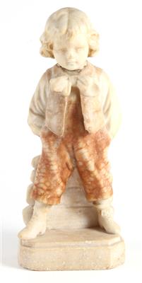 Skulptur eines Knaben mit Händen in den Hosentaschen, - Antiquariato