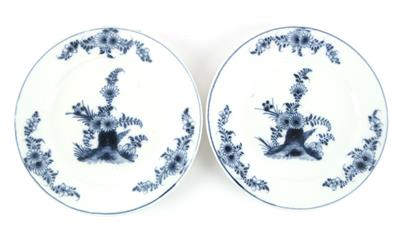 Paar Teller mit unterglasurblauer indianischer Malerei, - Antiquariato