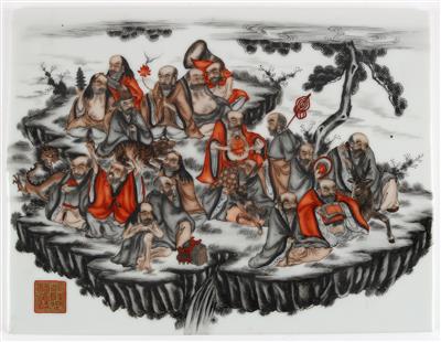 Porzellanbild mit Darstellung der 18 Lohans, China, Siegelmarke Qian Long Yu Lan Zhi Bao, 1. Hälfte 20. Jh. - Asiatica