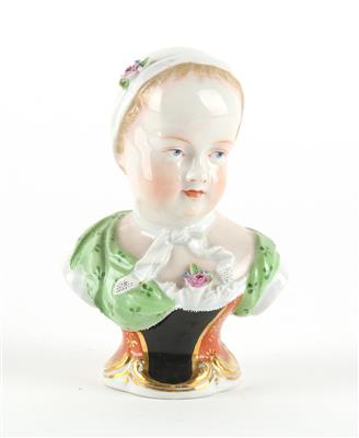 Mädchen-Büste mit Rosen am Häubchen und im Dekollete, - Antiques