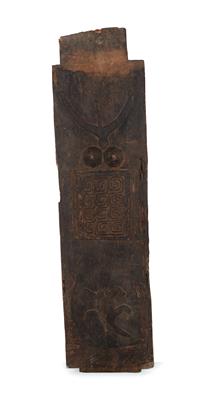 Indonesien, Insel Timor, Belu Distrikt, Stamm: Tetum: Eine große Tür mit typischem Relief auf der Vorderseite. - Antiquitäten