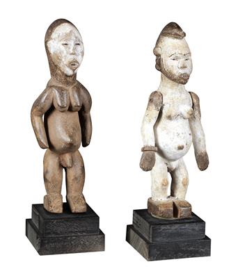 Konvolut (2 Stücke), Nigeria, Stamm: Ibo oder Ibibio: Zwei kleine Schrein-Figuren, eine mit beweglichen Armen. - Antiques