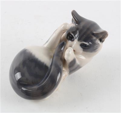 Spielende Katze, - Antiques