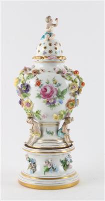 Potpourri Deckelvase mit Sockel, - Antiques