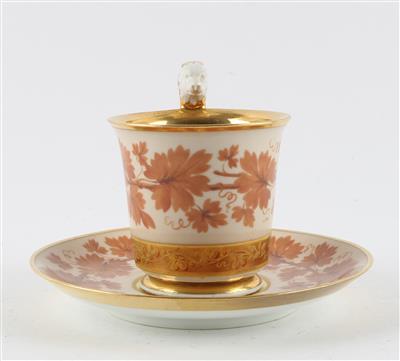 Tasse und Untertasse mit Herbstlaub, - Antiques