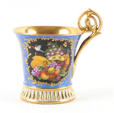 Böhmische Tasse mit prachtvoller Bemalung, - Antiquariato