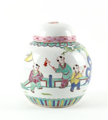 Famille rose Deckelvase, - Antiquariato