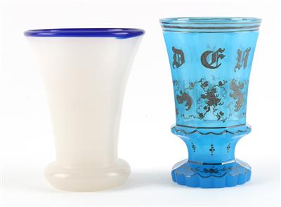 Fußbecher und Sockelbecher, - Antiques