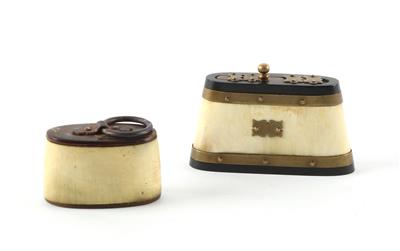 Zwei Schnupftabakdosen, - Antiques