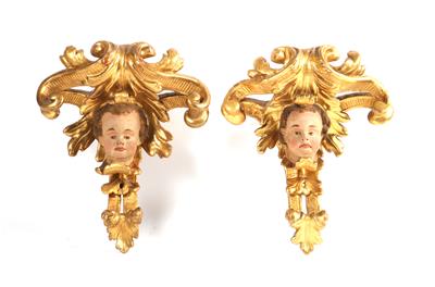Zwei Konsolen mit Egelsköpfen und Ornamenten, - Antiquitäten