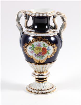 Vase mit Schlangenhenkeln, - Antiquitäten