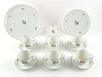 6 Kaffeetassen mit Untertassen, 1 Mehlspeis-, 1 Gugelhupfplatte, 1 Ascher, - Antiquariato