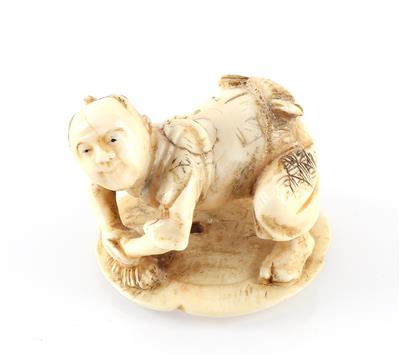 Netsuke eines Mannes mit Bürste, - Antiquitäten