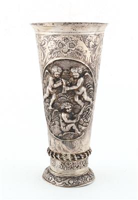 Silber Becher mit musizierenden Putti, - Stříbro