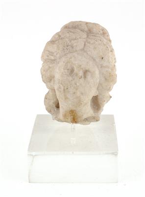 Fragment einer weilblichen antikisierenden Statuette, - Antiquitäten