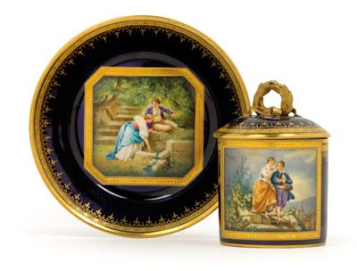 "Herrmann und Dorothea sowie Hermann und Dorothea am Brunnen" Deckeltasse mit Untertasse, - Antiques