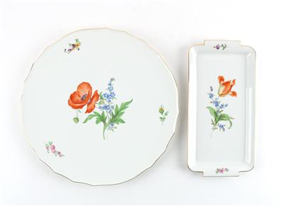 1 Sandwichplatte Länge 29,5 cm, 1 Tortenplatte Dm. 33 cm, - Antiques