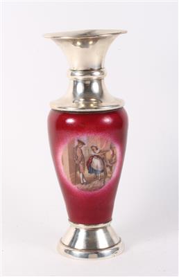 Spanische Silber Vase mit figuraler Emaillierung auf rotem Grund, - Silber