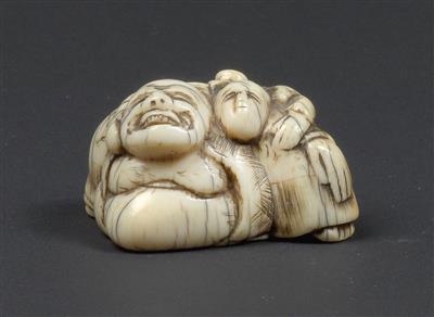 Netsuke des Hotei mit karako, Japan, 19. Jh. - Antiquitäten - Saisonabschlussauktion