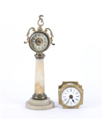 Konvolut: Onyx Säulen Tischuhr, Dosenwecker - Antiques, clocks, scientific Instruments and models