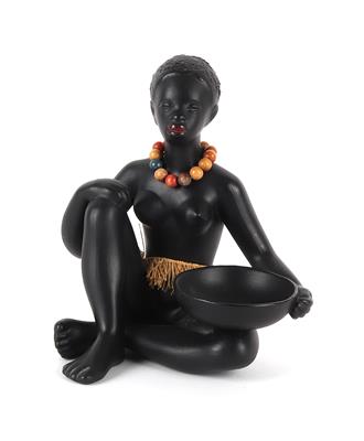 Sitzende Schwarzafrikanerin mit Schale, - Starožitnosti