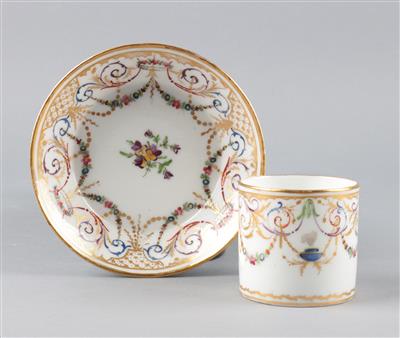 Tasse und Untertasse, - Antiques