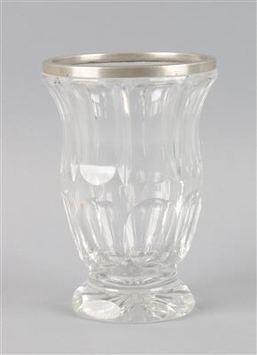 Deutsche Vase mit Silbermontierung, - Silver