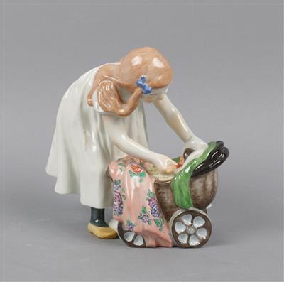 Mädchen mit Puppenwagen, - Antiquariato