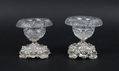 Paar französische Gewürzschälchen mit Silbermontierung, - Antiques