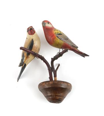 Zwei Viechtauer Vogel auf einem Sockel, - Antiques