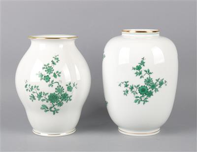 1 bauchige Vase Höhe 18,5 cm,1 kannelierte Vase Höhe 17,5 cm, - Antiques