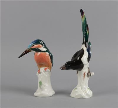 1 Elster-Vogel mit erhobener Schwanzfeder, - Antiques