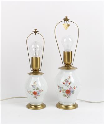 2 Tischlampen mit Metallmontierungen für je 1 Glühbirne, - Antiquitäten