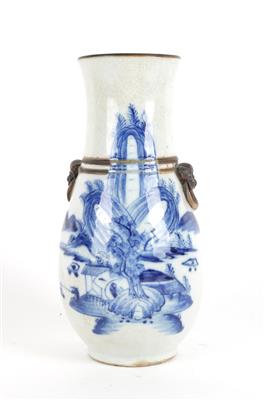 Blau-weiße Vase, - Antiquitäten