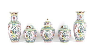 Garnitur von 5 Famille rose Vasen, - Antiques