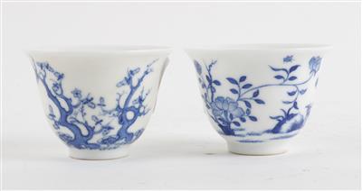 2 blau-weiße Schälchen, - Antiques