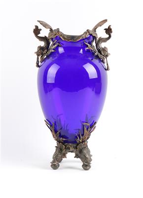 Vase mit Kupfermontierung, - Antiques