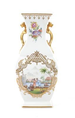 Chinoiserie Vase, - Starožitnosti