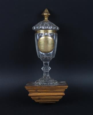 Glaspokal mit Deckel "Gewidmet der Johanna Neuman von ihren Göner", - Antiques