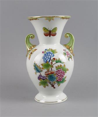 Vase mit 2 Handhaben, - Antiques